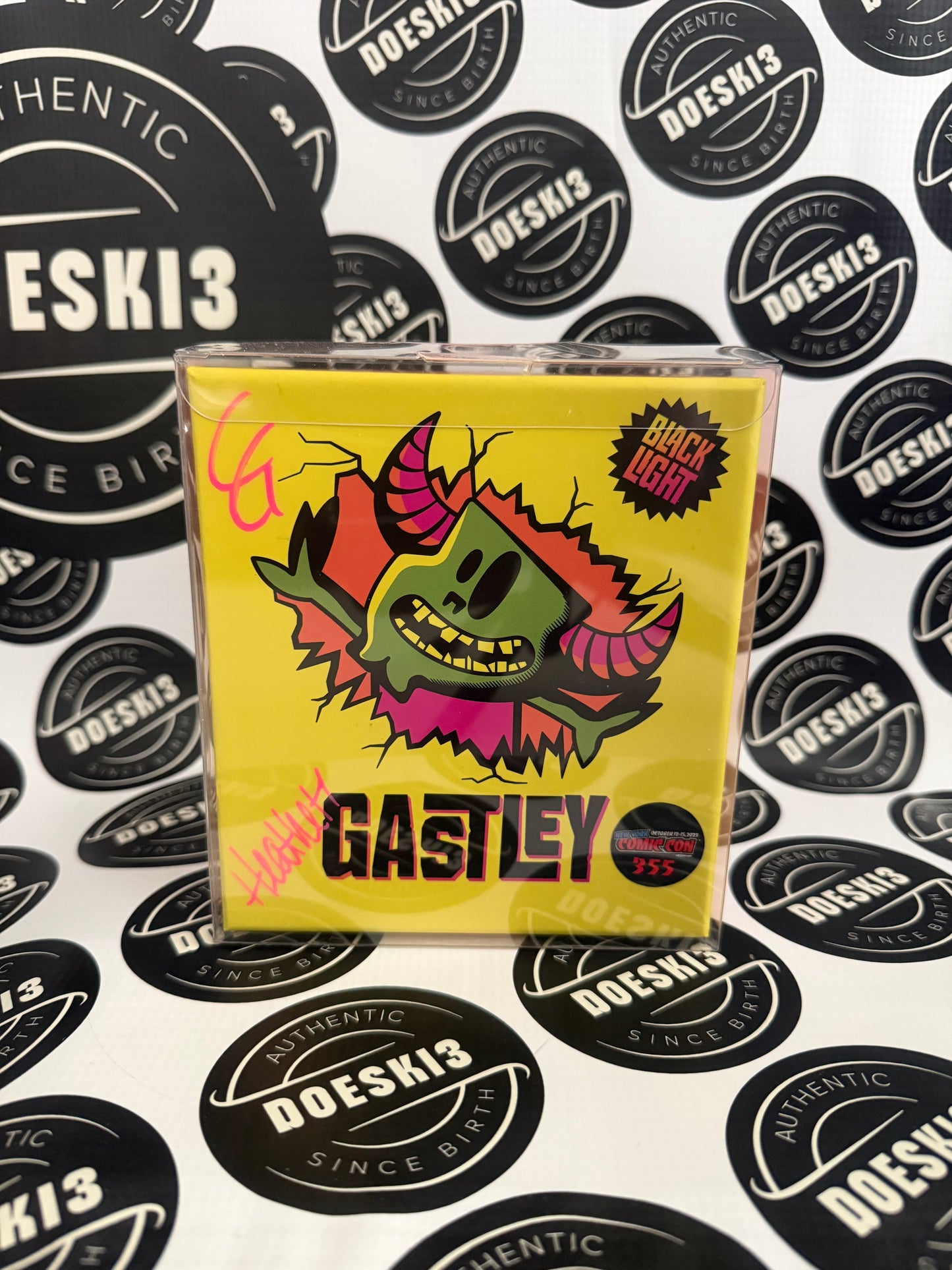 Mischief Toys Green Blacklight Gastley LE 355 W/Protector (Signed) NYCC