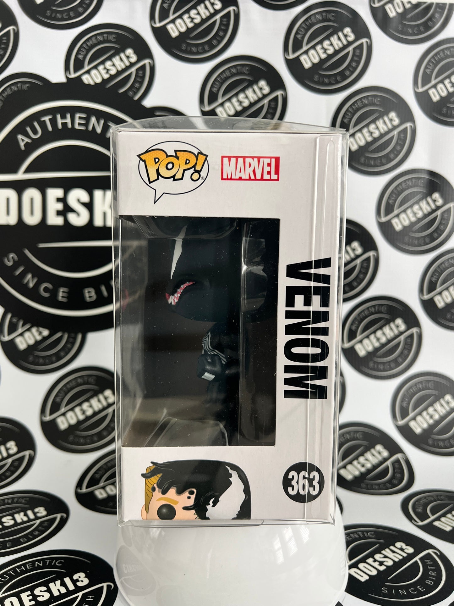 Funko POP! Marvel Venom Eddie Brock Figure #363 W/Protector