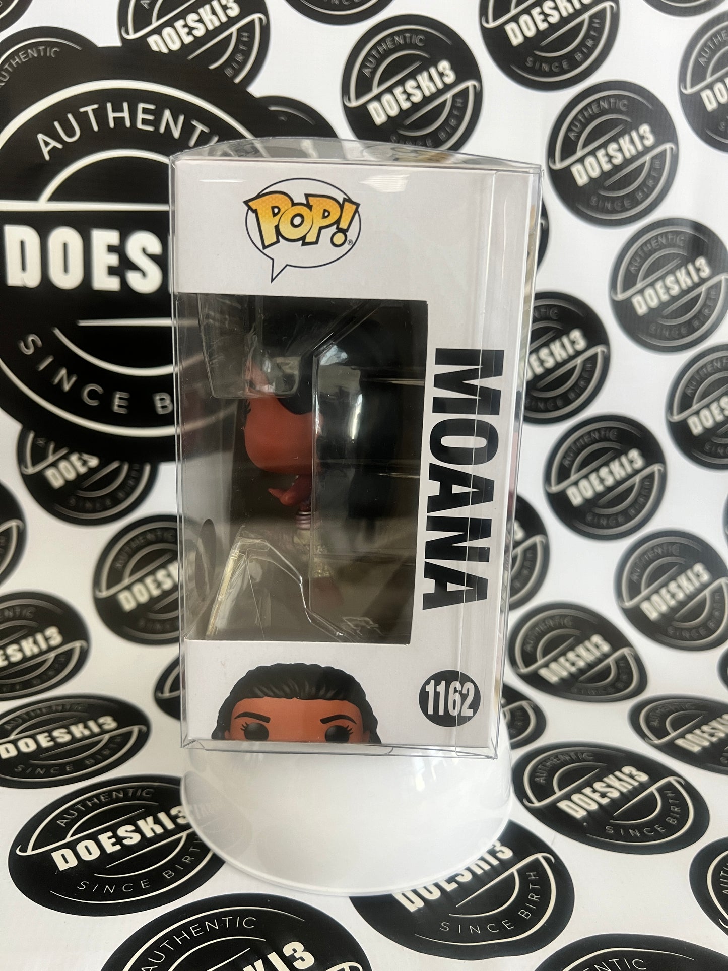 Funko Pop! Moana w/pin #1162 Funko Shop Exclusive W/Protector