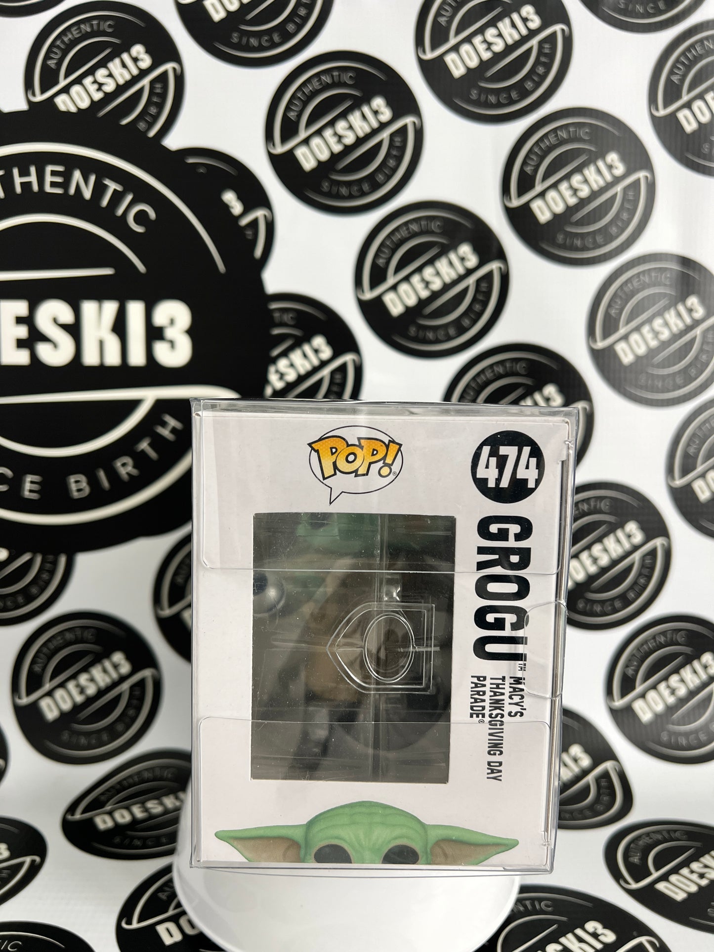 Funko Pop! Star Wars Grogu #474 - Macy's Thanksgiving Day Parade W/Protector