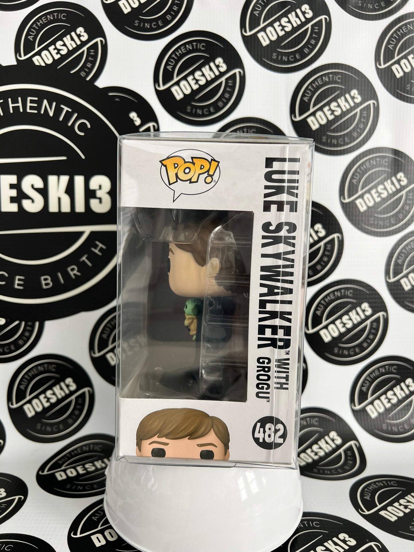 Funko Pop! Star Wars Luke Skywalker with Grogu #482 W/Protector