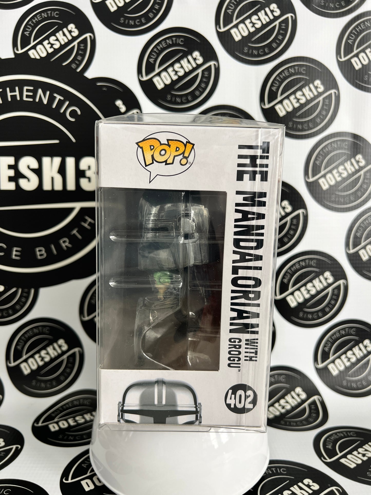 Funko Pop! Star Wars - The Mandalorian with Grogu & Pin #402 Amazon Exclusive W/Protector