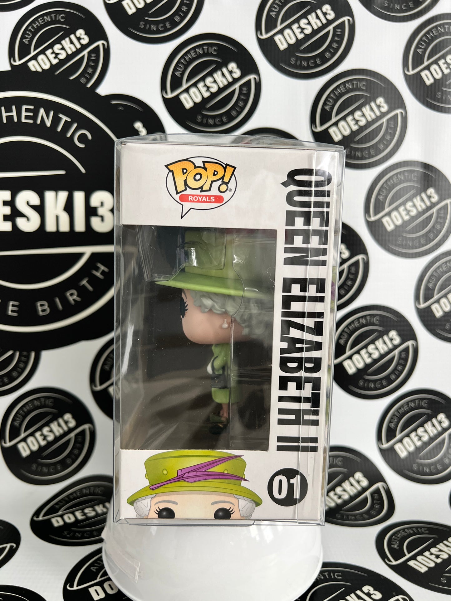 Funko Pop! Royals Queen Elizabeth II #01(Green Outfit) W/Protector