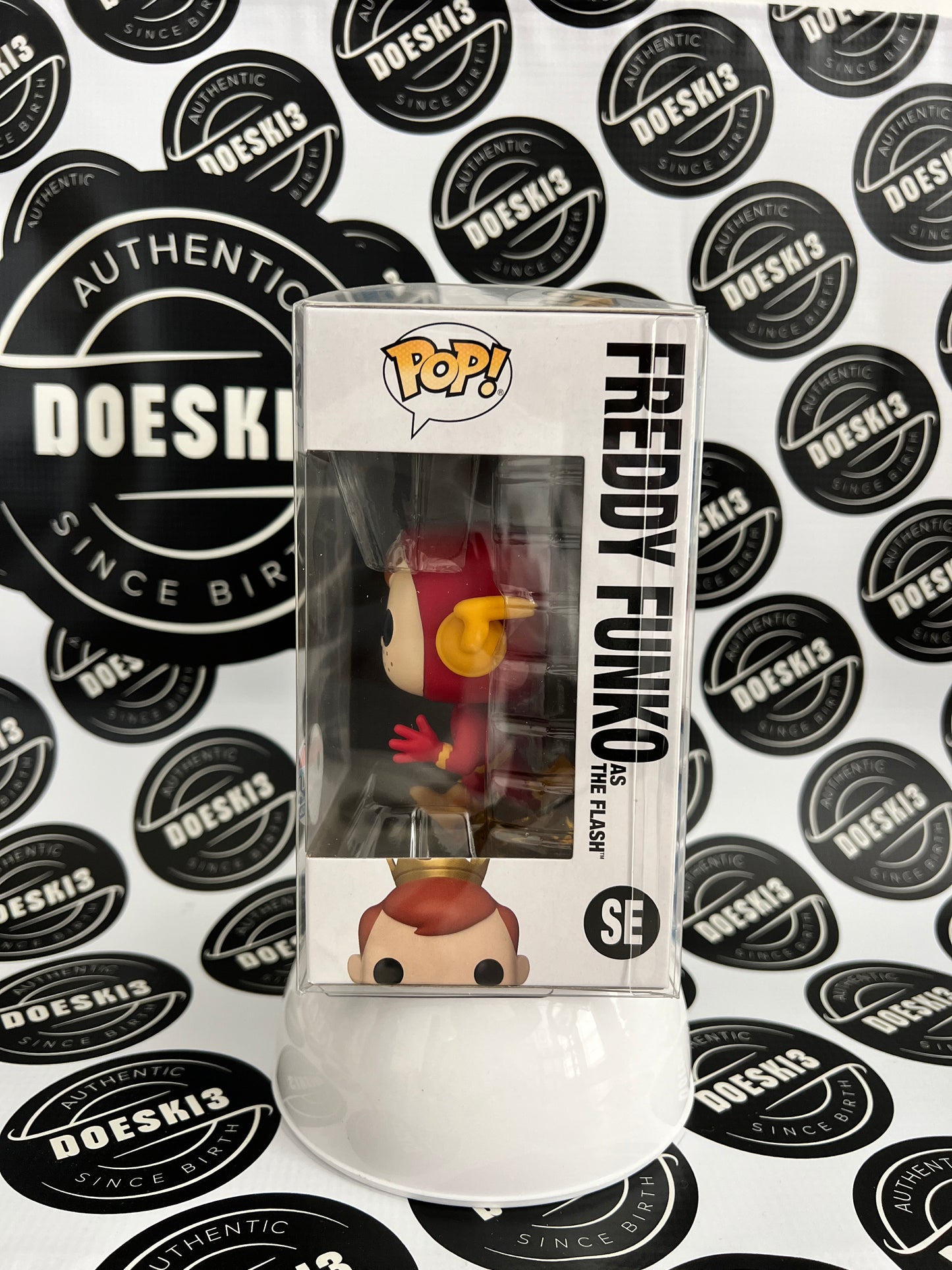 Funko Pop! Freddy Funko as The Flash. Fun on the Run Funko Exclusive W/Protector