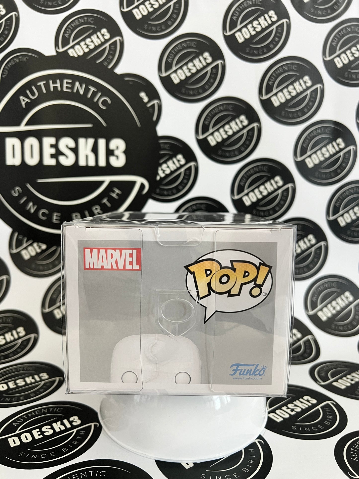 Funko Pop! Marvel Studios Moon Knight #1048 Mr. Knight W/Protector