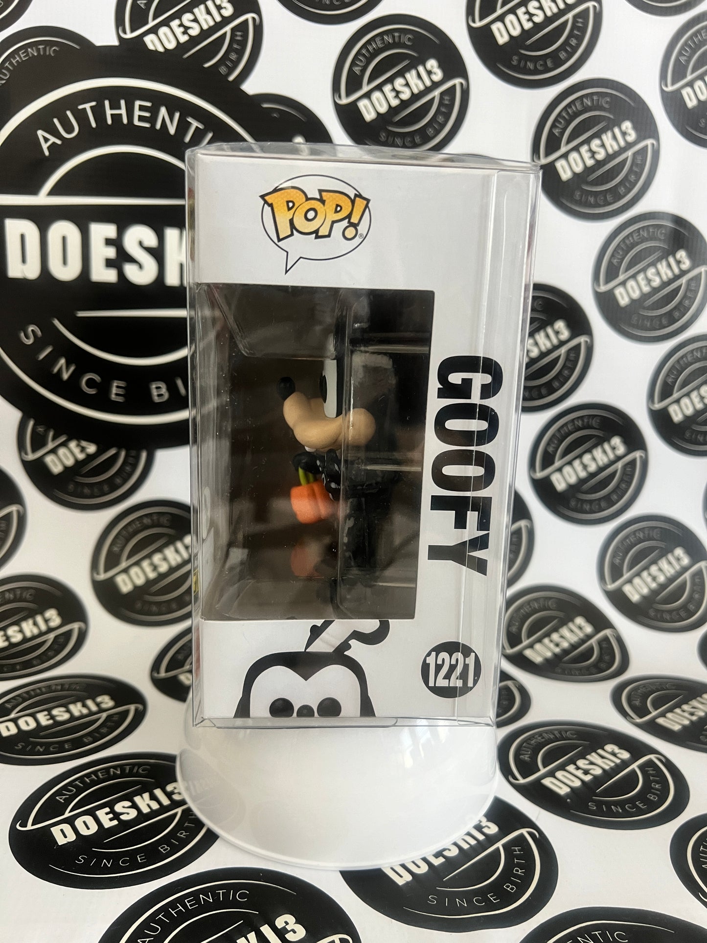 Funko Pop! Disney Goofy #1221 GITD Entertainment Earth Exclusive W/Protector