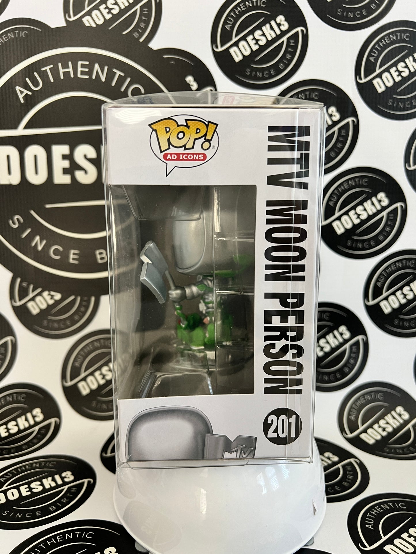 Funko Pop! MTV 40th Anniversary Moon Person #201 W/Protector