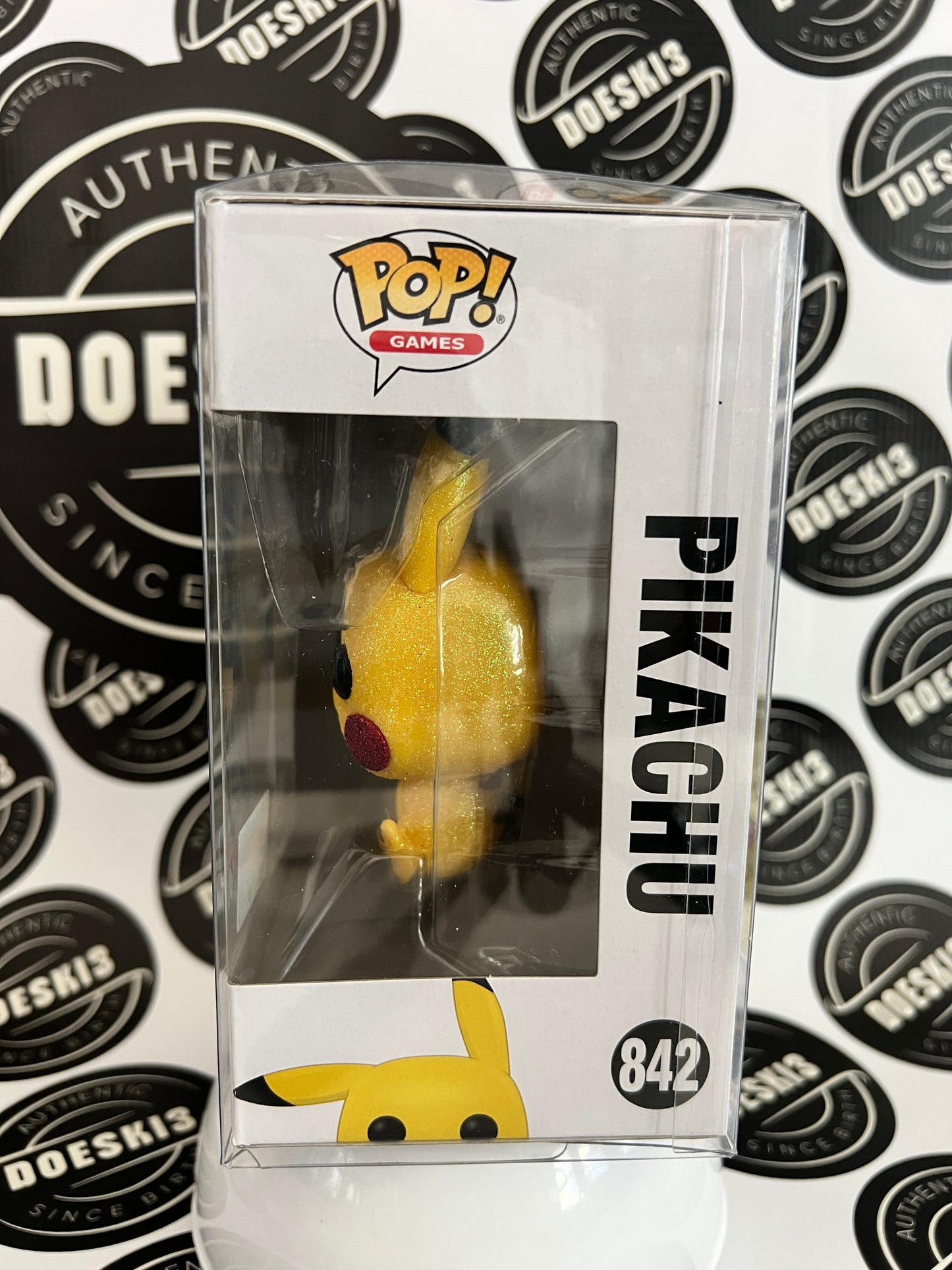 Funko Pop! Pikachu #842 Diamond Collection 2021 Convention Exclusive W/Protector